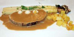 kalf met asperge en paddenstoel